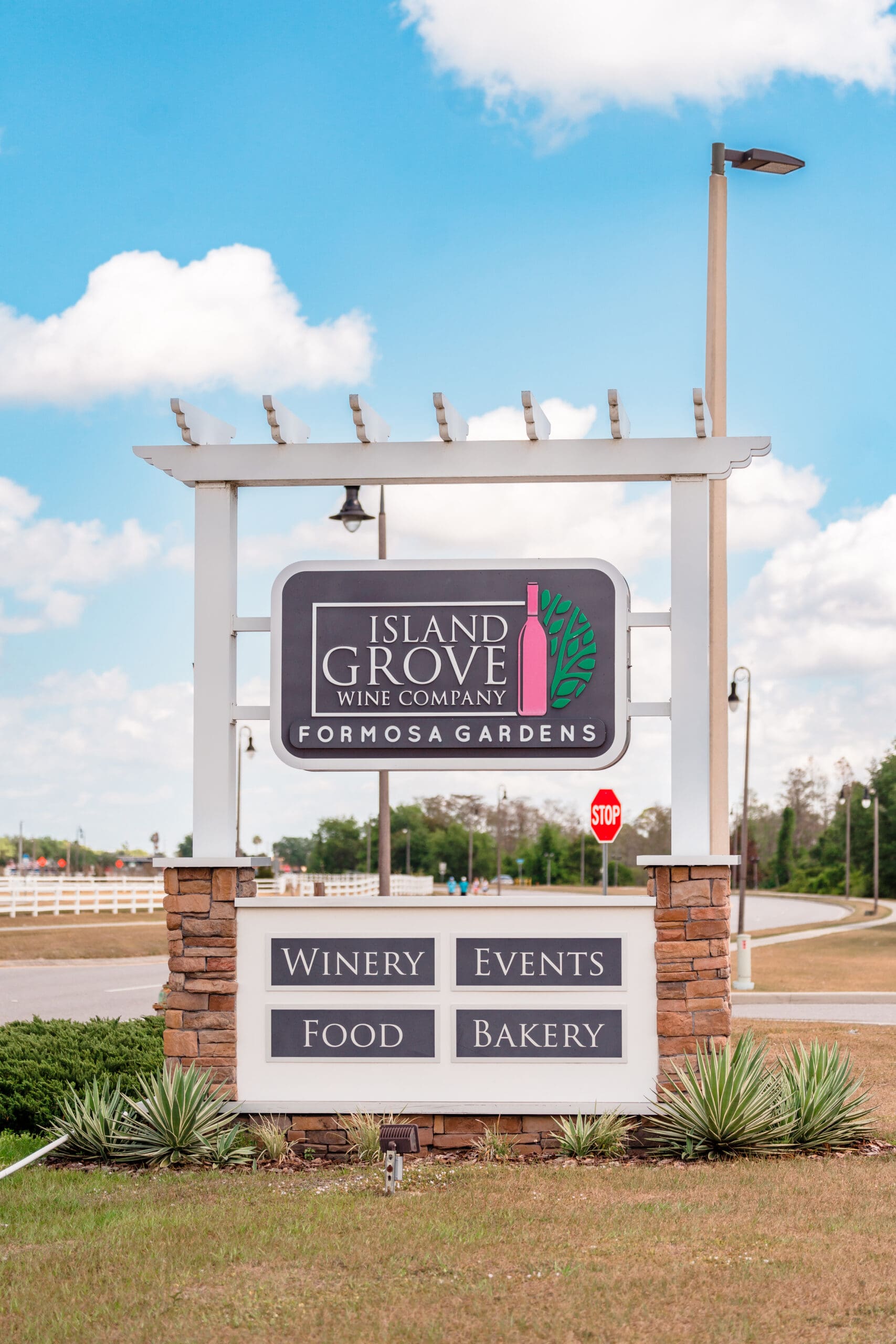 Signboard of Island Grove Winery Company