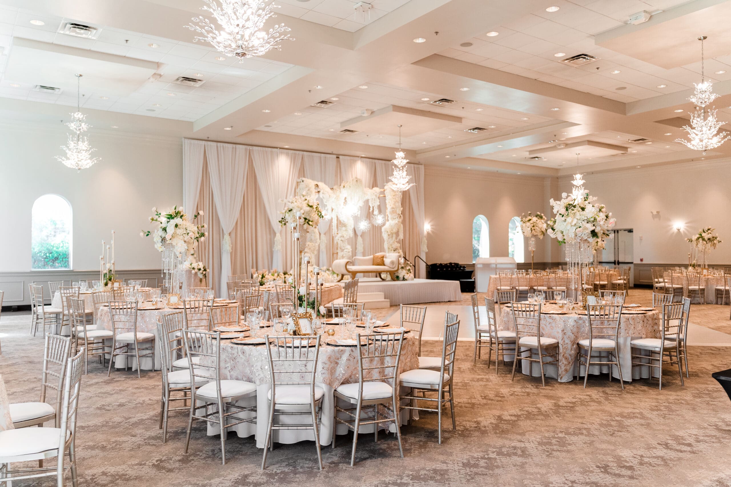 Elegant decorations of white roses and chandeliers in the Holy Trinity Reception Center