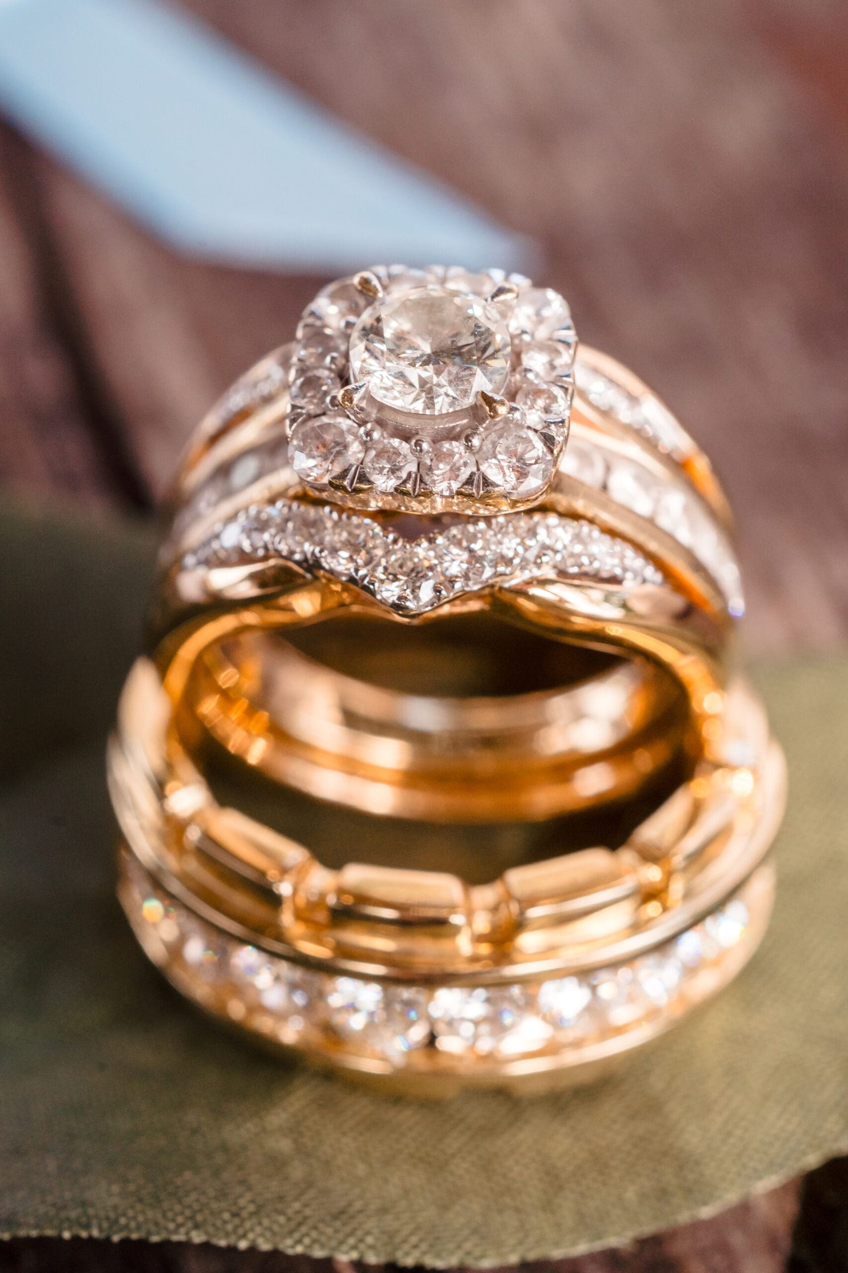 Close-up of Taylor's exquisite wedding ring and band